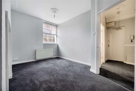 A one bedroom apartment to rent, available now having been refurbished within this converted period property in Reading's town centre, with parking being available. - Photo 4