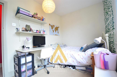 6 bedroom terraced house to rent - Photo 4