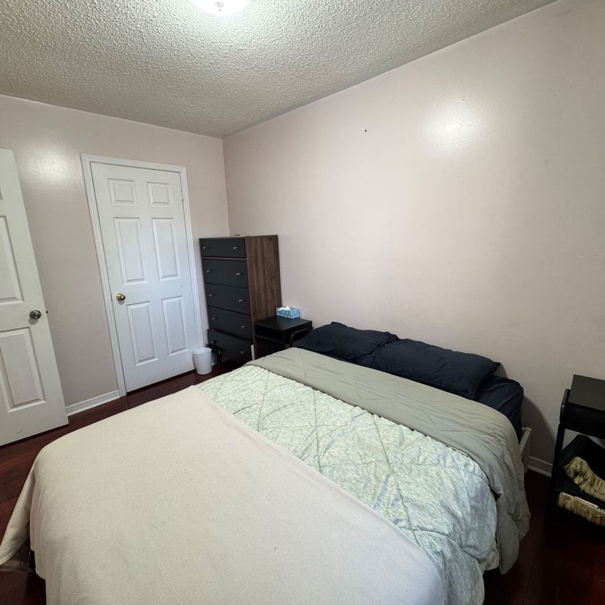 For Lease - 3843 Densbury Drive Unit# Upper, Mississauga, Ontario - Photo 1