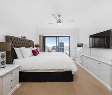 BREATHTAKING OCEAN & SKYLINE VIEWS - IMMACULATE PRESENTAION - RESOR... - Photo 4