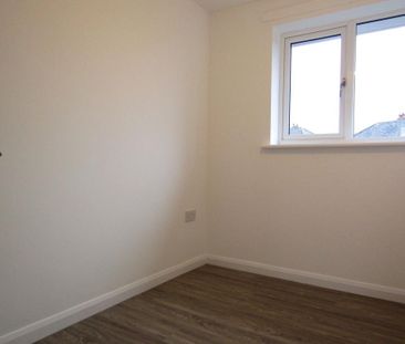 3 bedroom link detached house to rent - Photo 3