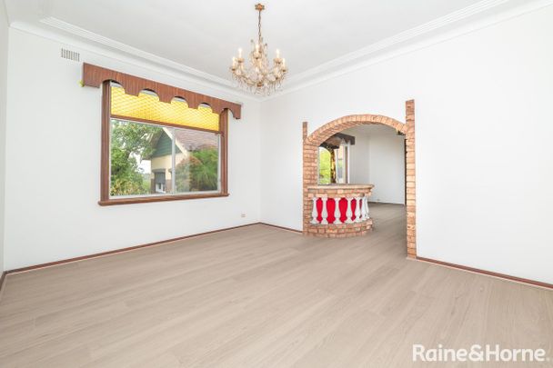 Spacious Three Bedroom Home, Conveniently Located - Photo 1