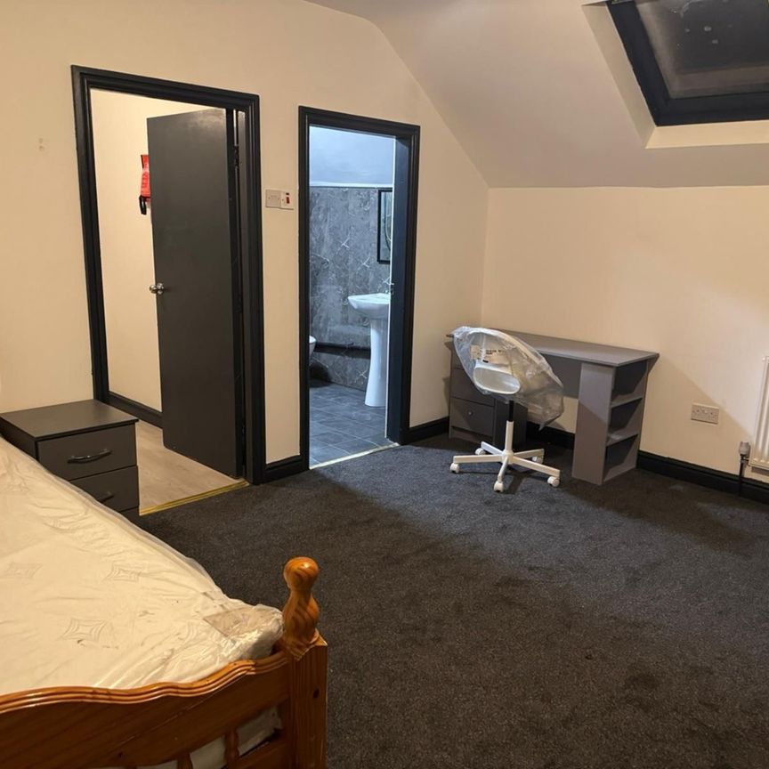 1 Bed Flat, Burley St, LS3 - Photo 1