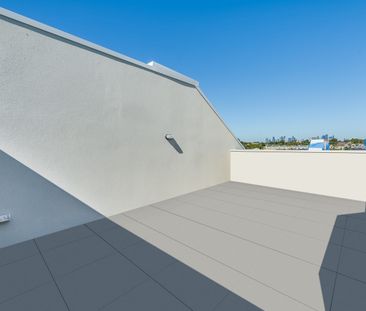 🏙️ Stylish Three-Storey Townhouse with Rooftop & City Views - Photo 4