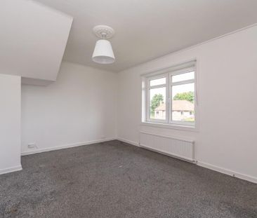 3 bedroom flat to rent - Photo 2