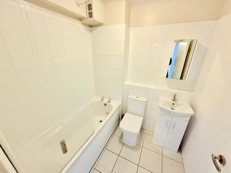 1 bedroom Flat To Let - Photo 4