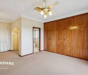 Huge Multi-Gen Family Haven - Photo 5