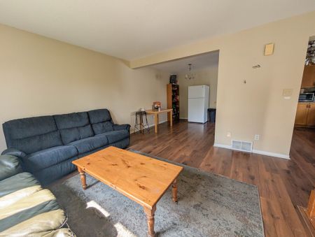 **ALL INCLUSIVE** STUDENT ROOMS FOR RENT IN WELLAND!! - Photo 4