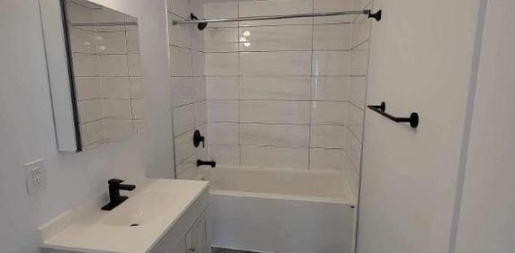 Beau logement 3 1/2 a loué, libre 1er Janvier. Montreal (Pointe-Aux-Trembles) - Photo 2