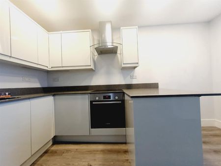 High Road, London N20 - Photo 2