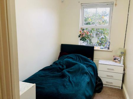 3 bedroom end of terrace house to rent - Photo 3