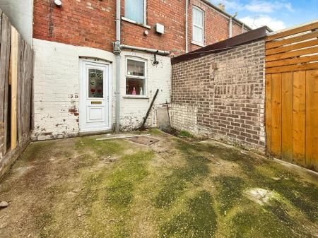 1 bedroom Terraced House To Let - Photo 5