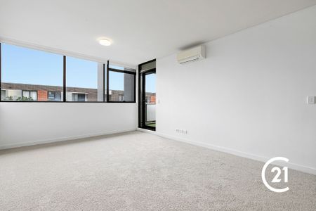 Beautiful 2 Bed Apartment&comma; Walk to Shops - Photo 2