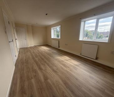4 bedroom semi-detached house to rent - Photo 2