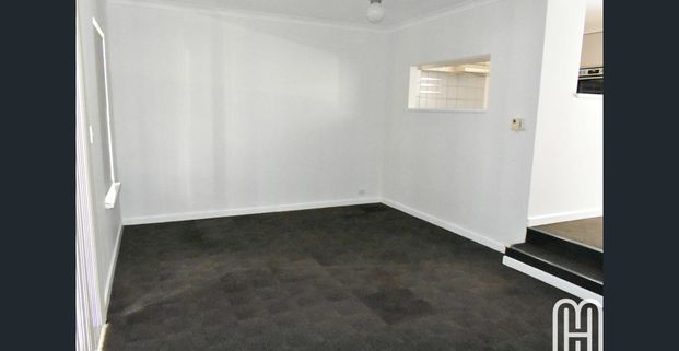 Beachside Townhouse – Don't Miss Out! - Photo 1