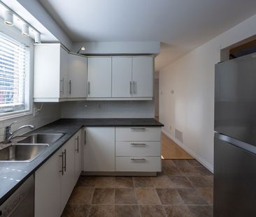 For Lease - 385 Trailridge Crescent, Oshawa, Ontario - Photo 2