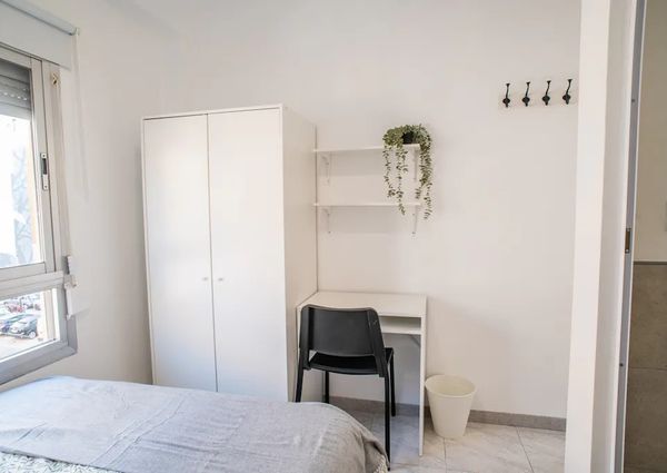 Carrer de Sant Lluís Bertran, Torrent, Valencian Community 46900