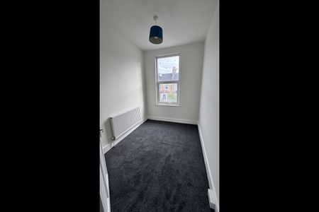 4 Bed Terraced House, Grosvenor Road, E10 - Photo 2