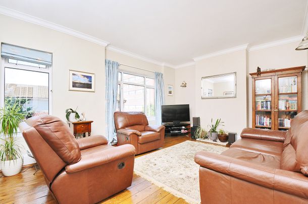 3 Bed Flat, Tooting, SW17 - Photo 1