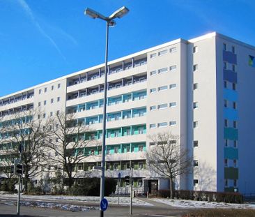 Hallestr. 55, 7 MR - großzügige Dreizimmerwohnung mit Freisitz - Foto 1