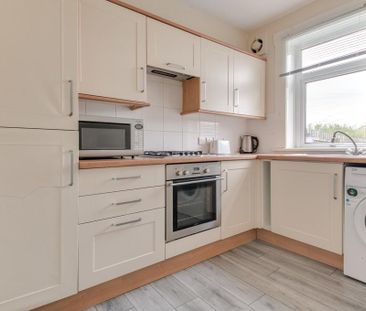 2 bedroom ground floor flat to rent - Photo 6