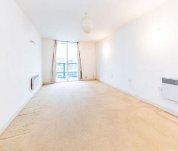 1 bedroom property located within a portered building with a balcony - Photo 1