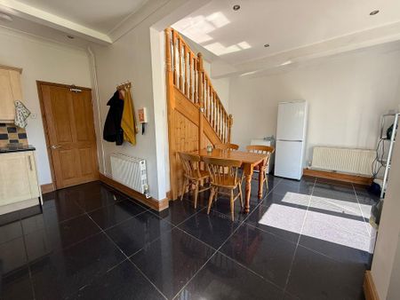 1 bedroom in a house share to rent - Photo 2