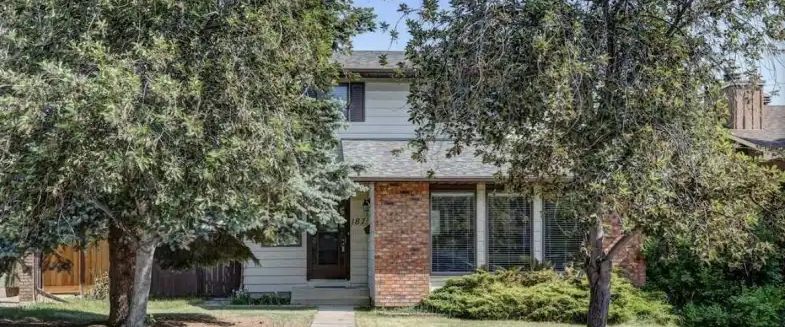 Beautiful Furnished Home in NW Calgary – Main & Upper Floors | Calgary - Photo 1