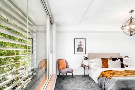 Light filled One Bedroom Apartment With Parking - Photo 2