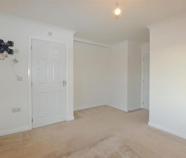 3 bedroom end of terrace house to rent - Photo 4