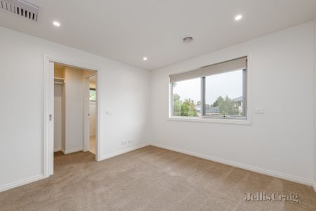 1/4 Moorea Court, Mount Waverley - Photo 2