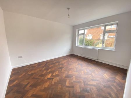 2 bedroom maisonette to rent - Photo 3