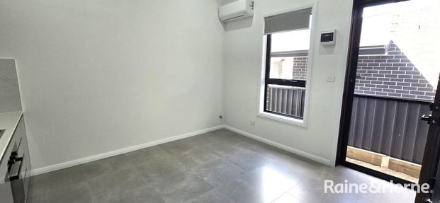 BEAUTIFUL GRANNY FLAT IN CAMPBELLTOWN FOR LEASE! - Photo 1