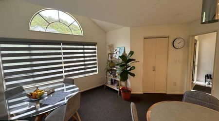 IMMACULATELY PRESENTED FOUR BEDROOM FAMILY HOME: - Photo 2