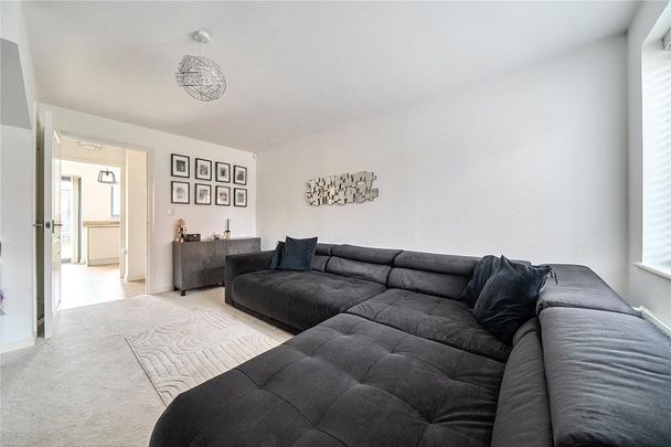 3 bedroom semi-detached house to rent - Photo 1