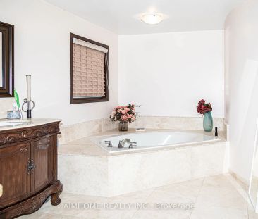 Detached Home For Lease | N9255063 - Photo 5