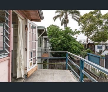 Elevated Apartment with Large Private Sunny Balcony - Photo 4