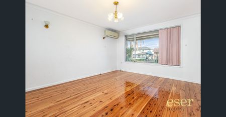 GREAT SIZE FAMILY HOME! - Photo 2