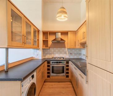 3 bedroom apartment to rent - Photo 3