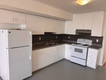 For Lease - 879A Wilson Avenue Unit# Upper, Toronto, Ontario - Photo 2