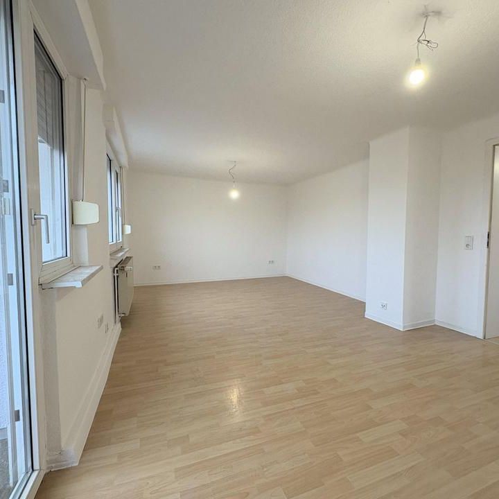 Großzügige 5-ZKB-Wohnung mit Einbauküche & großem Balkon In Saarbrücken-Burbach - Foto 1