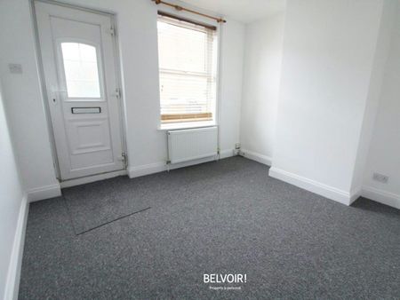 Terraced House to rent on - Photo 2