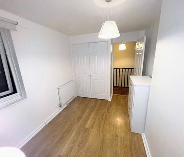 Room in a Shared Flat, Kingfisher Court, SW11 - Photo 1