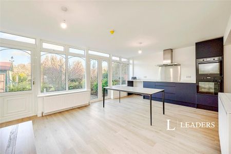 1 bedroom in a house share to rent - Photo 4