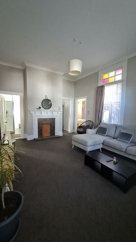 City Oasis: Stylish Apartment Retreat! - Photo 5