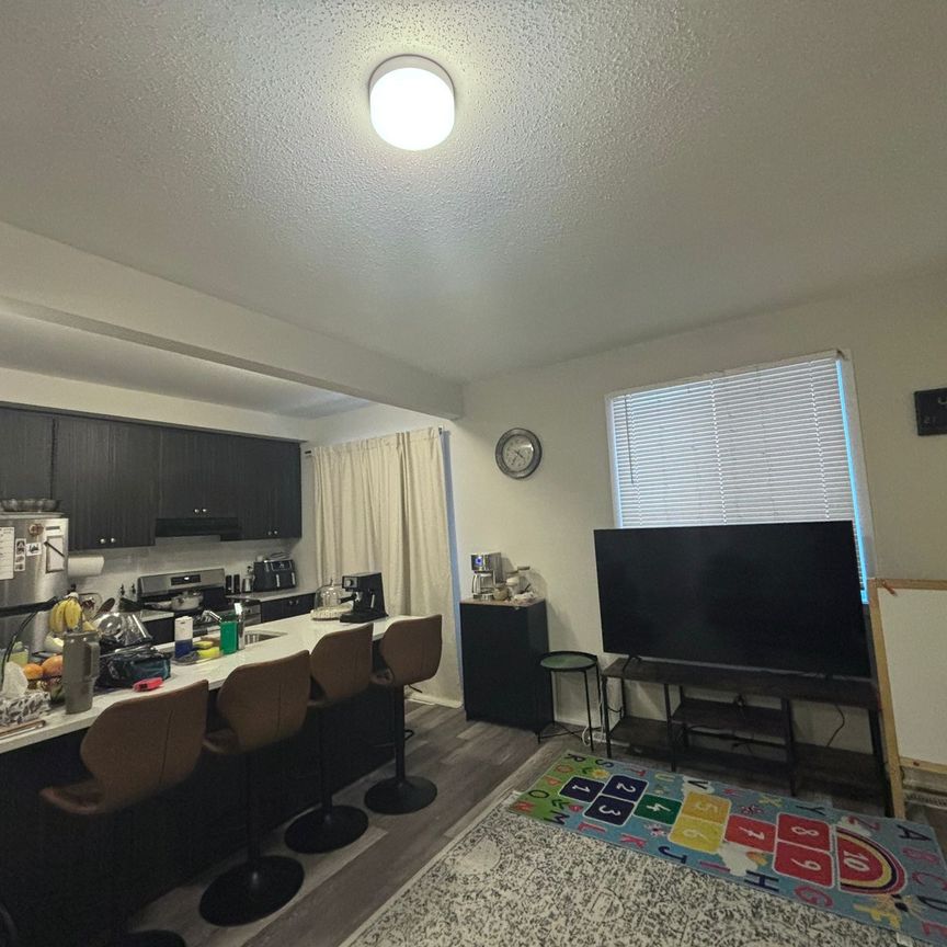 For Lease - 517 Brigatine Avenue, Stittsville - Munster - Richmond, Ontario - Photo 1