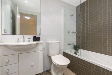 OPEN PLAN MODERN APARTMENT CLOSE TO AMENTIES - Photo 4