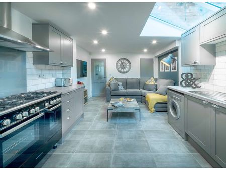 UNREAL ENSUITE ROOM AVAILABLE IN CV1 2BT FROM 10/04/23 Room 4 - Photo 4