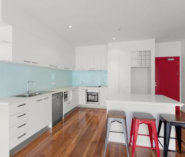 Bayside Two Bedroom Apartment - Photo 2