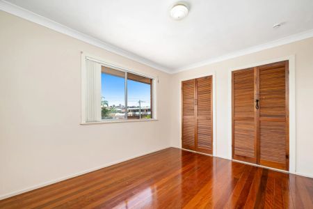 Light-Filled Two-Bedroom Unit in the Heart of Coorparoo - Photo 2